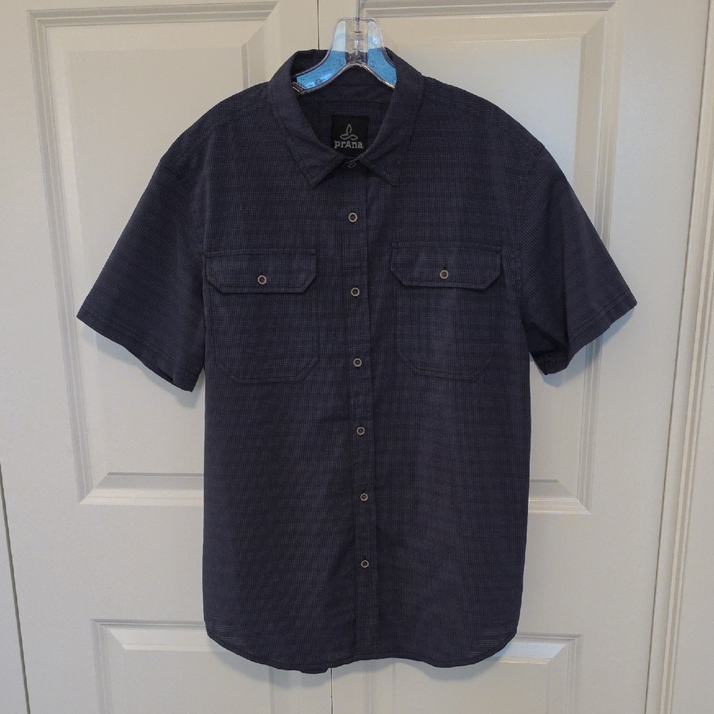 Prana Short Sleeve Button-Down Shirt in Dark Gray